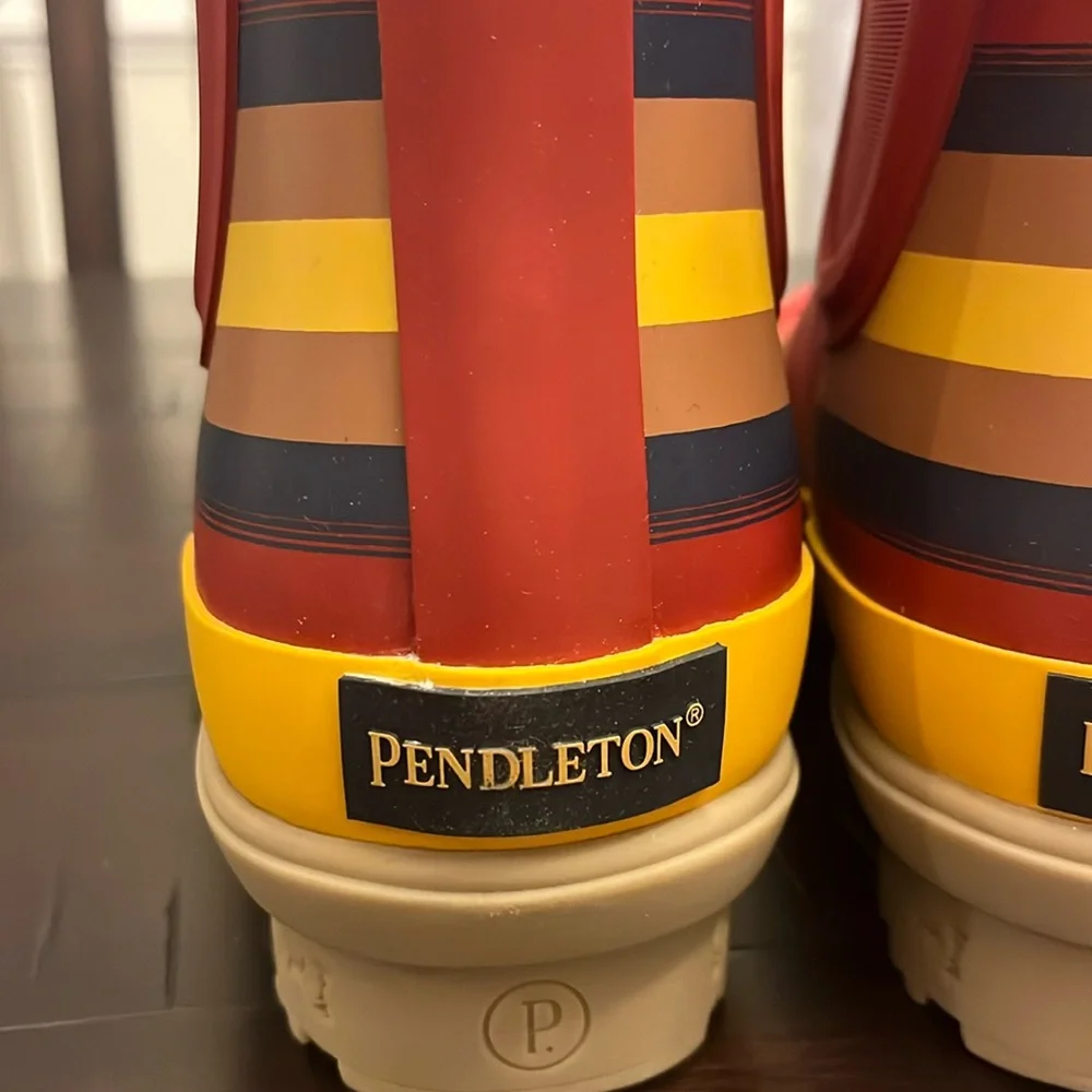 Pendleton Zion National Park Chelsea Rain Boots new red Women’s Size 6